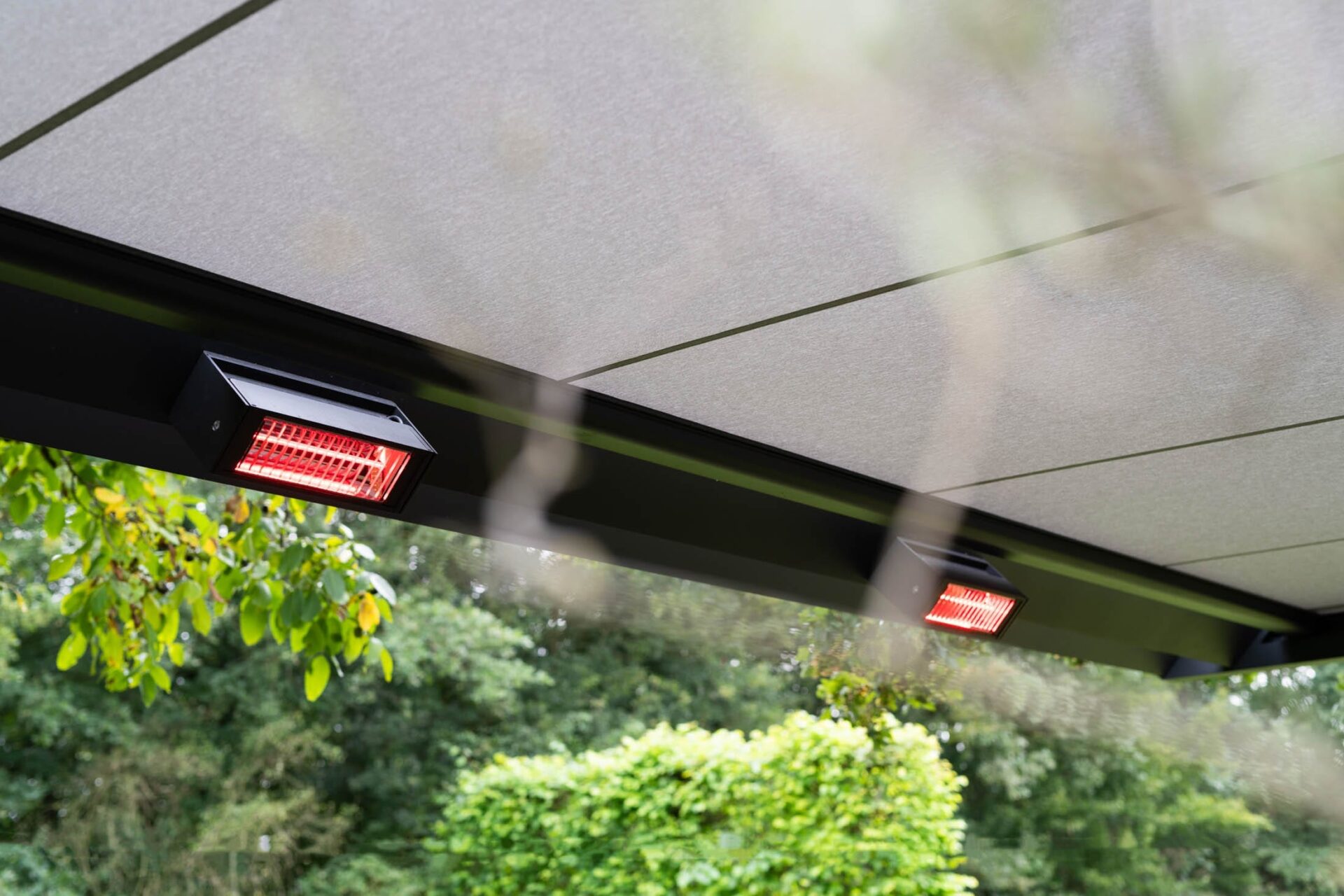 Heaters onder een overkapping