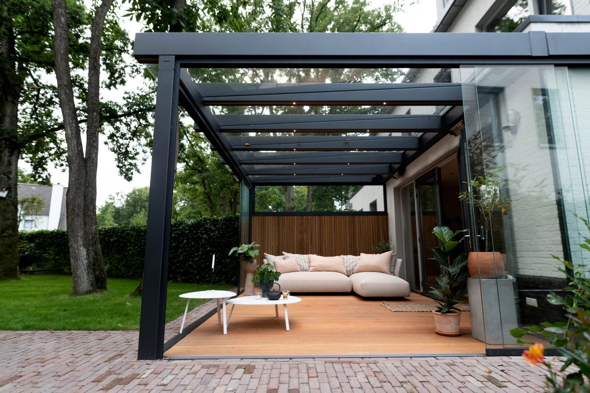 Exclusieve tuinkamer met glazen wanden
