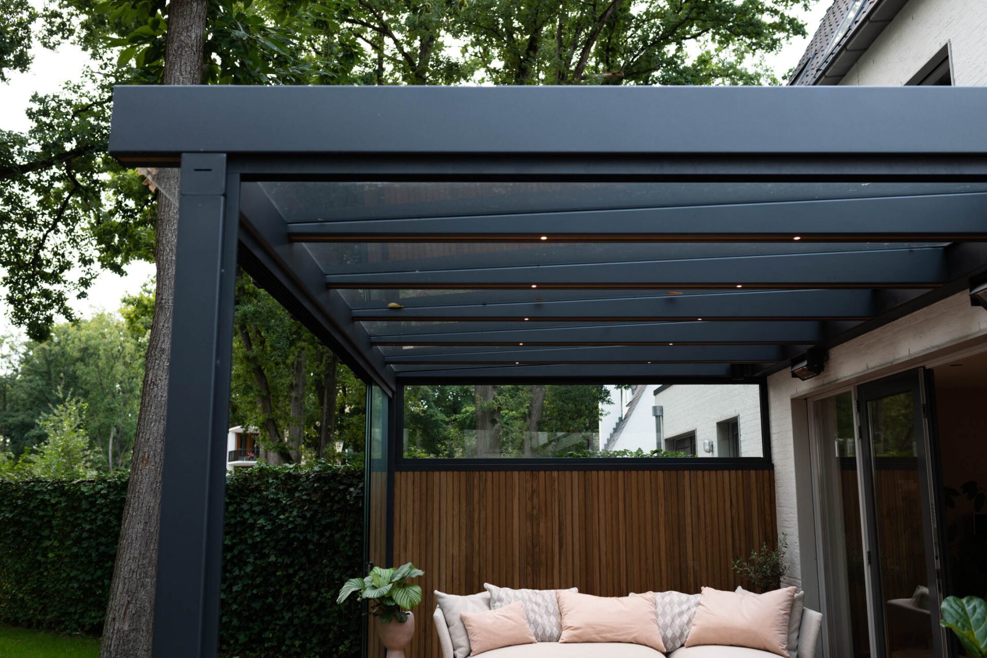 Exclusieve tuinkamer met glazen wanden